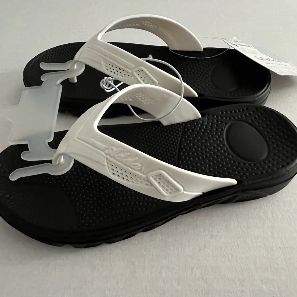 NWT Momentum Brands Flip Flops For Boy 31 Size US 1 / 7.75 in / 19.7 cm Summer